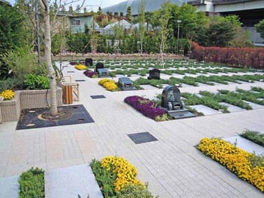 川口メモリアル和楽邸　平坦でお参りしやすい墓域