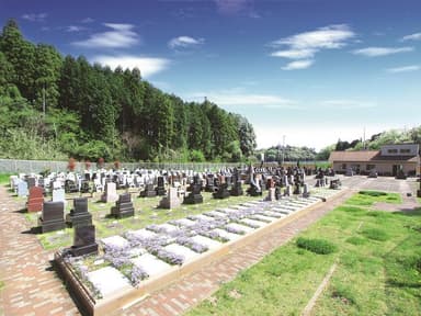 メモリアルスクエア佐倉　開放感のある苑内